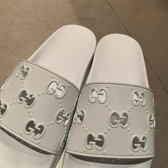 GUCCI Slides - Picture 3 of 7